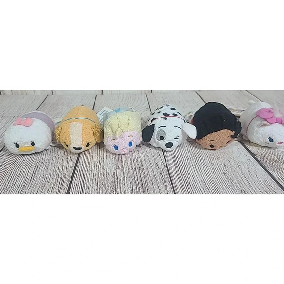 Disney Tsum Tsum Mixed Plush Stuffed Animal Lot of 6 Daisy Moana Elsa Lady 3.5" - Picture 1 of 6